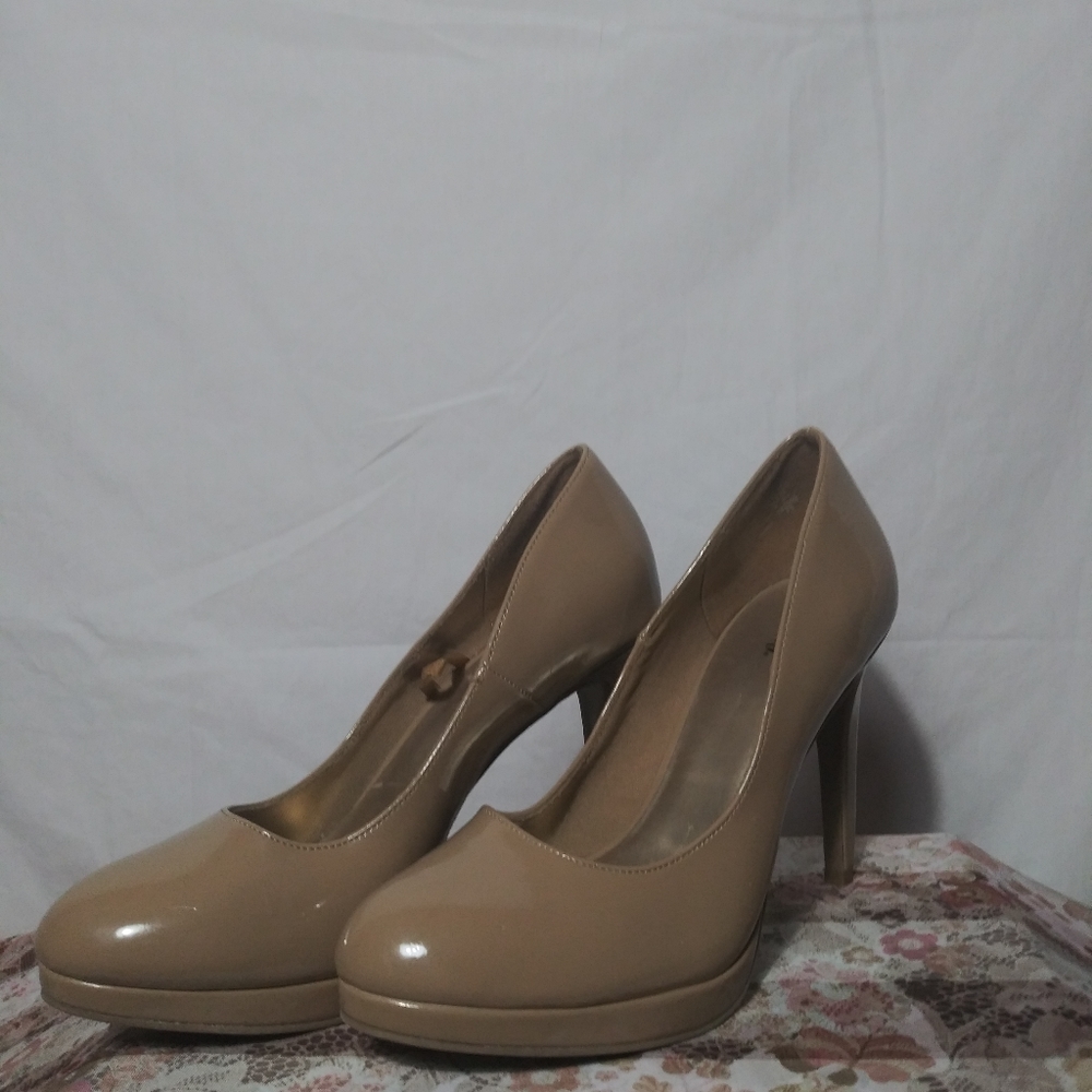 Heels - Picture 3 of 3